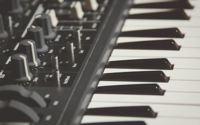 Mejor teclado MIDI y controladores baratos para tu estudio – Guías compra 2018